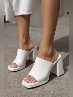 Sz 8 DOEYG White Peep Toe Chunky Platform Heels NIB